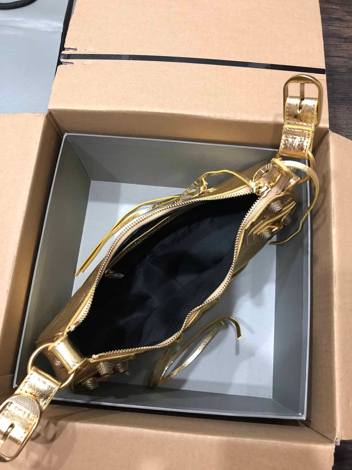 Balenciaga Le Cagole Half-Moon Large Armpit Dumpling Bag - Golden 44156 | Sandra Bags - Image 4