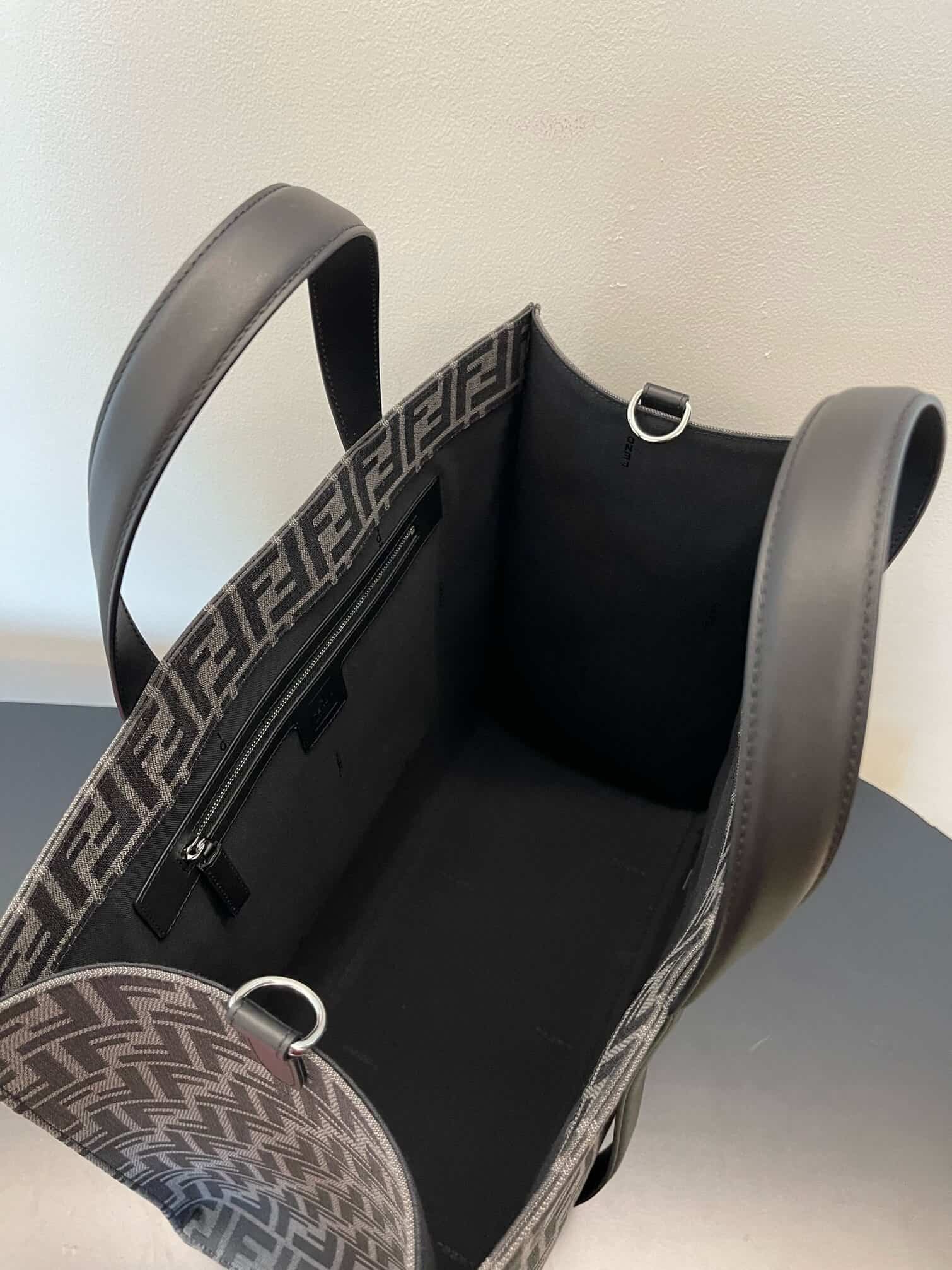 Fendi Men's Presbyopia Tote Bag - Black 58669 | Sandra Bags - Image 4