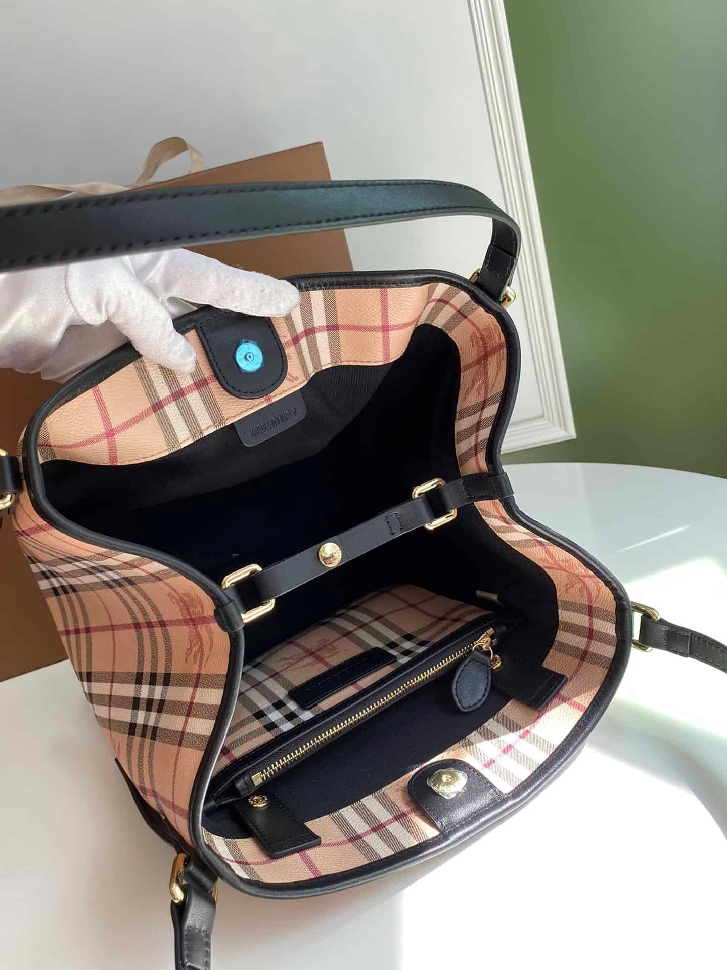 Burberry Bjia Chunyuan Handbag - Black 24521 | Sandra Bags - Image 3