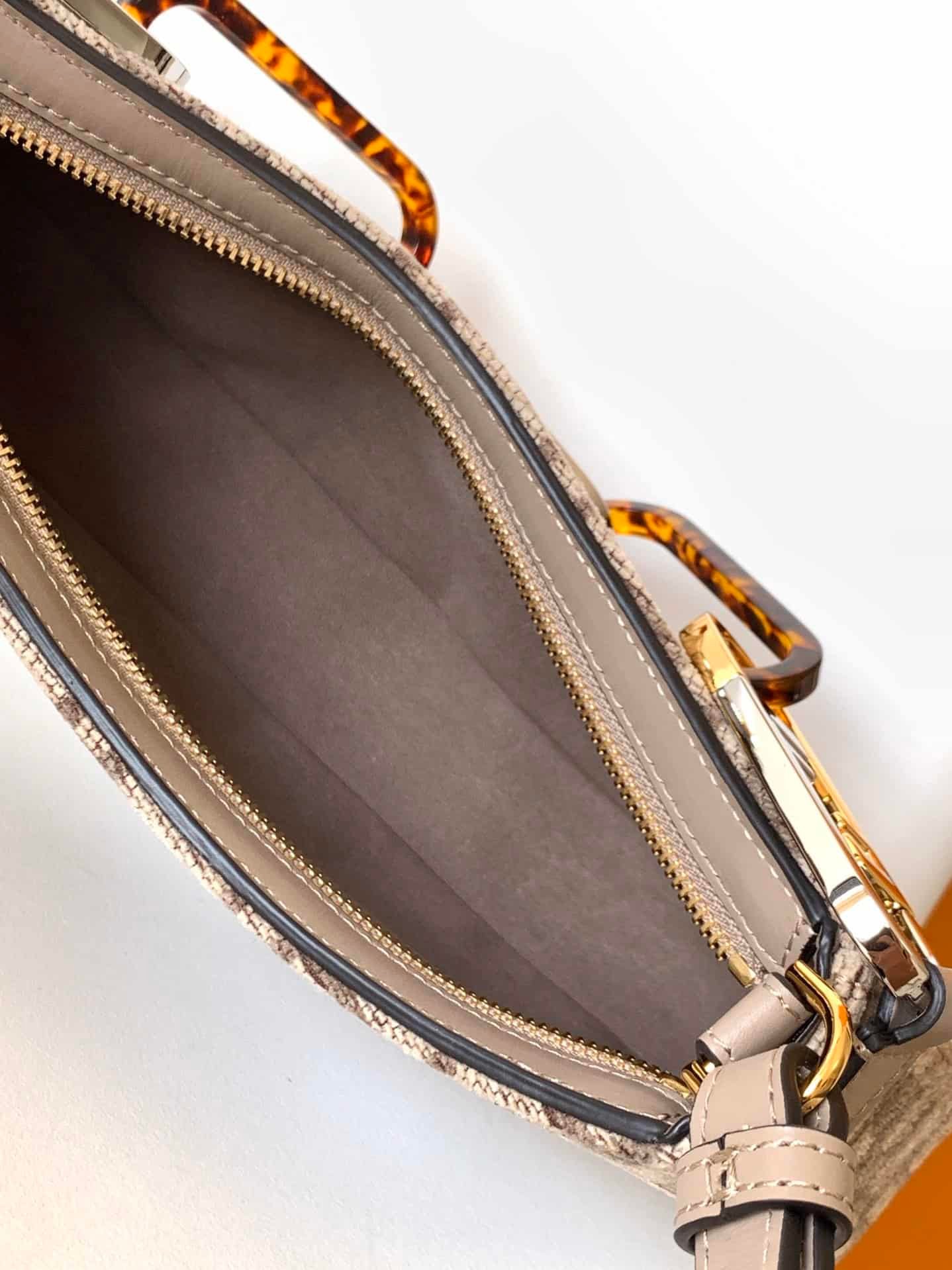 Fendi O'Lock Swing Handbag - Cream 42876 | Sandra Bags - Image 3