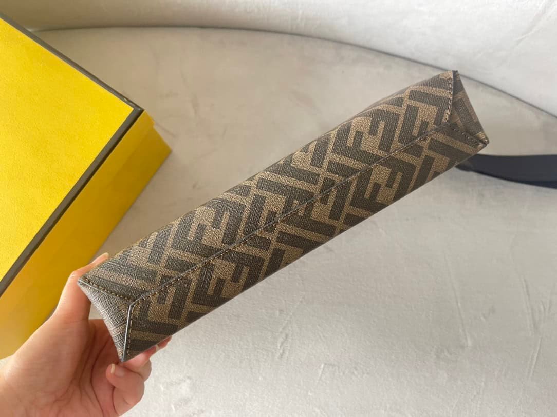 Fendi Roma Print Clutch Bag - Brown 68203 | Sandra Bags - Image 3