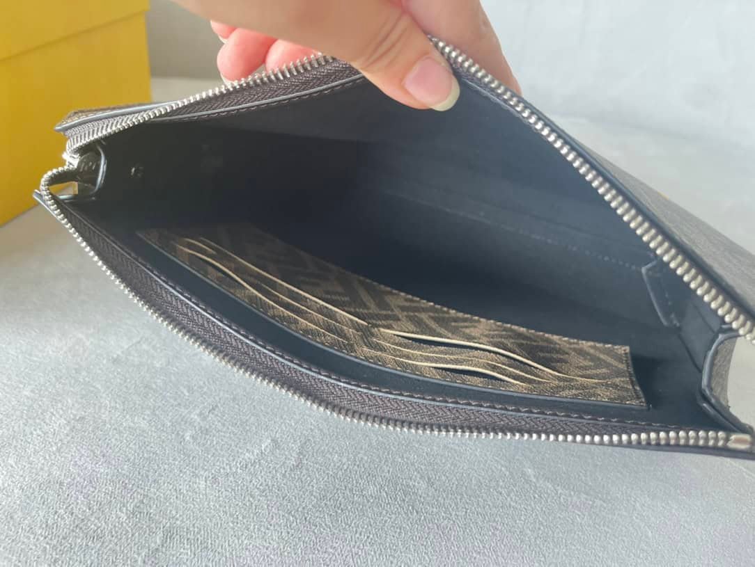 Fendi Roma Print Clutch Bag - Brown 68203 | Sandra Bags - Image 2