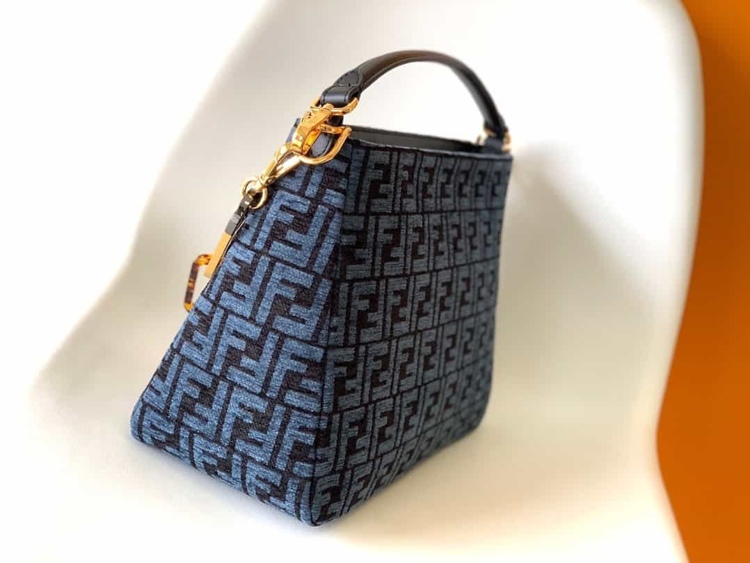 Fendi O'Lock Swing Handbag - Blue 26108 | Sandra Bags - Image 4