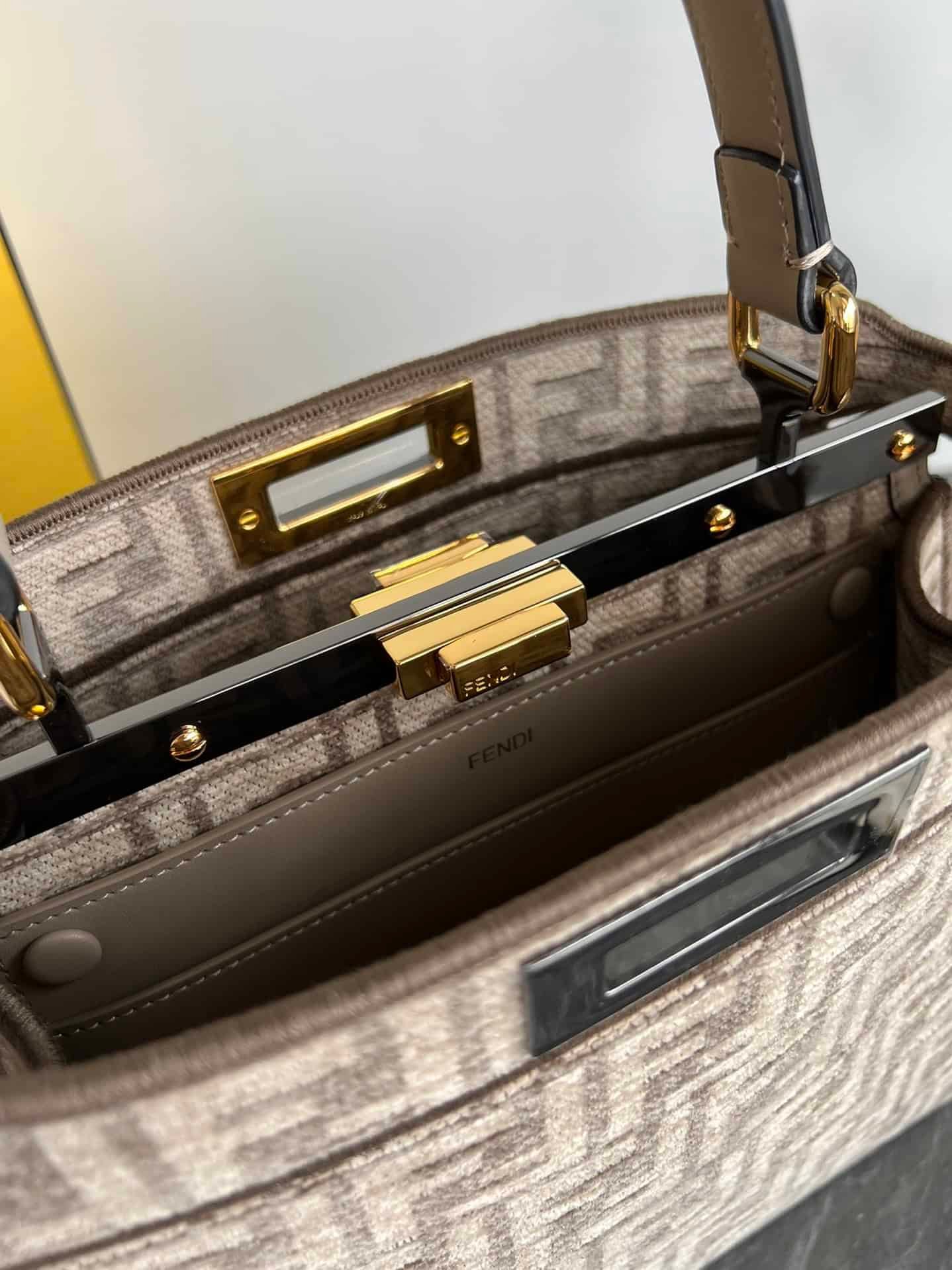 Fendi Peekaboo's Handbag 46839 | Sandra Bags - Image 4