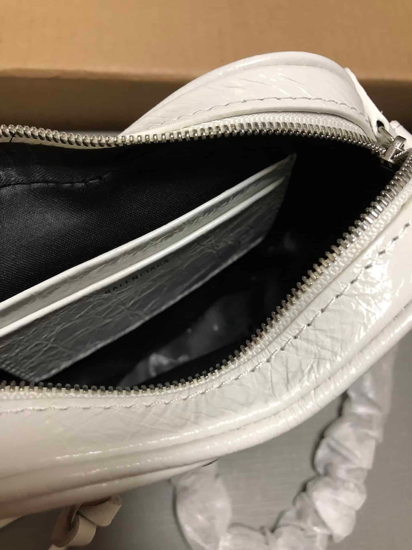 Balenciaga New Le Cagole Heart Bag - White 14729 | Sandra Bags - Image 5