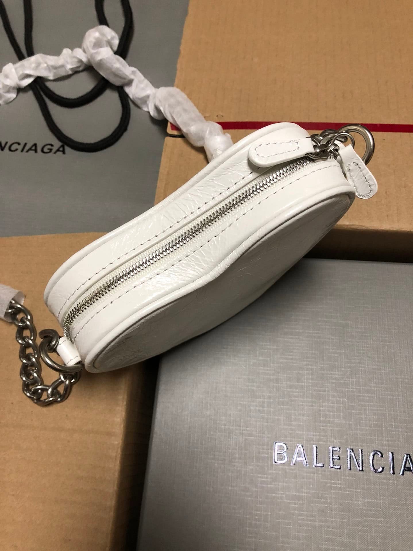 Balenciaga New Le Cagole Heart Bag - White 14729 | Sandra Bags - Image 4