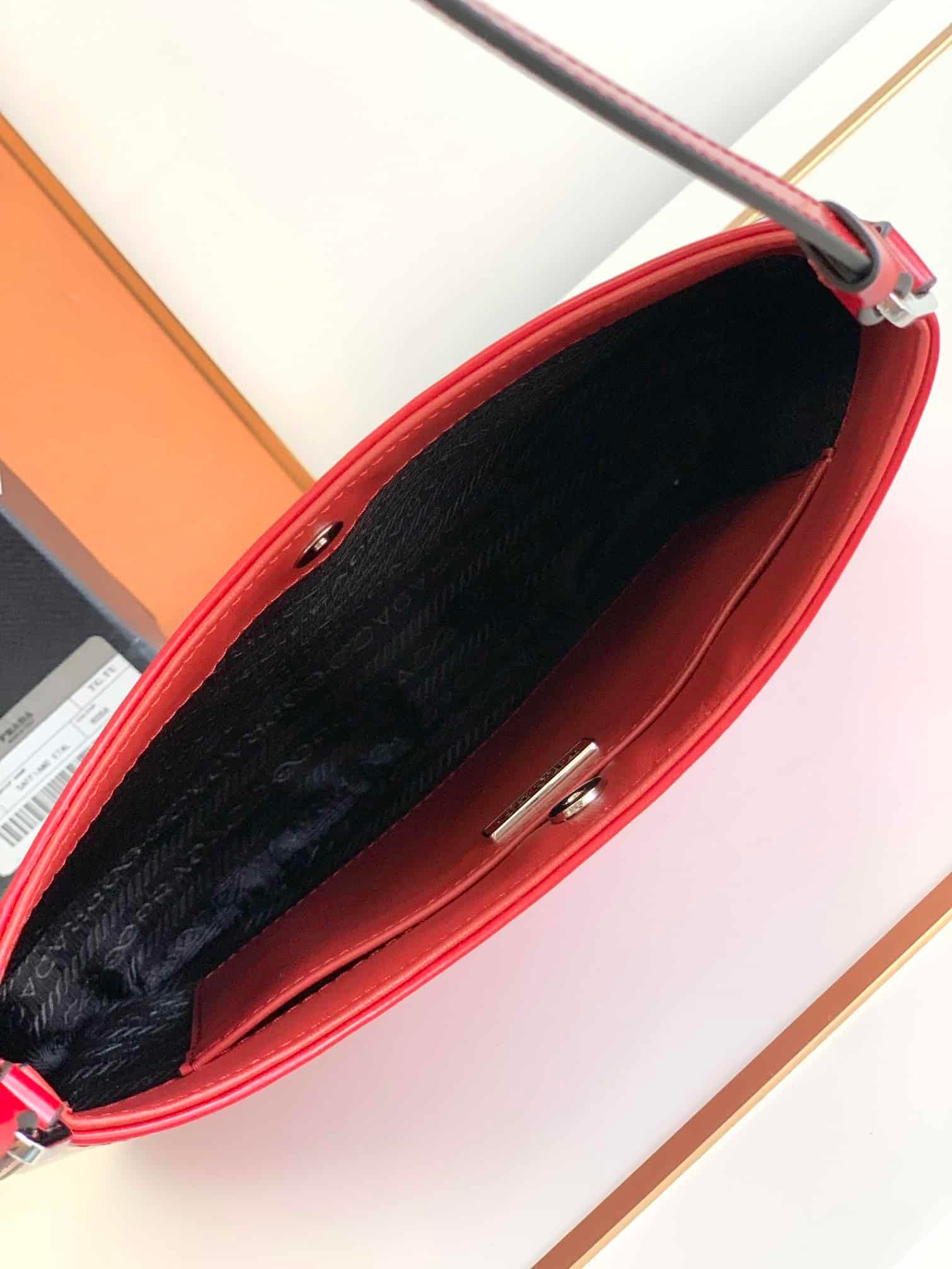 Prada Hobo Underarm Bag - Red 10358 | Sandra Bags - Image 2