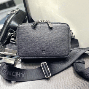 Givenchy Antigona U Camera Bag - Black 99930 | Sandra Bags
