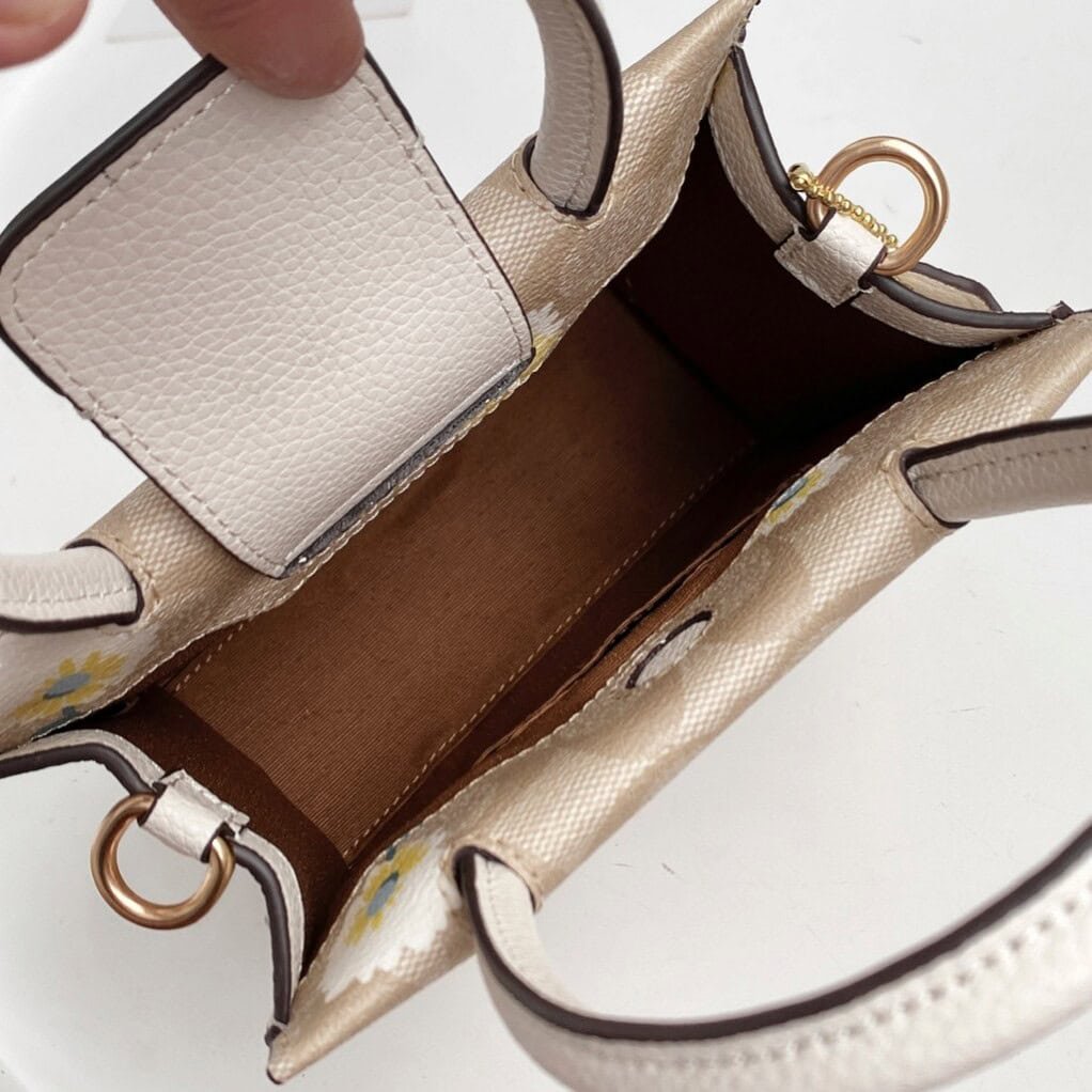 Coach Daisy Mini Cally Music Bag 13464 | Sandra Bags - Image 2