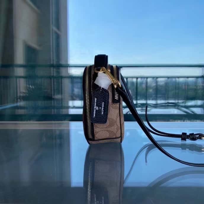 Coach C Family and Basquiat Joint Round Cake Bag 61442 | Sandra Bags - Image 4