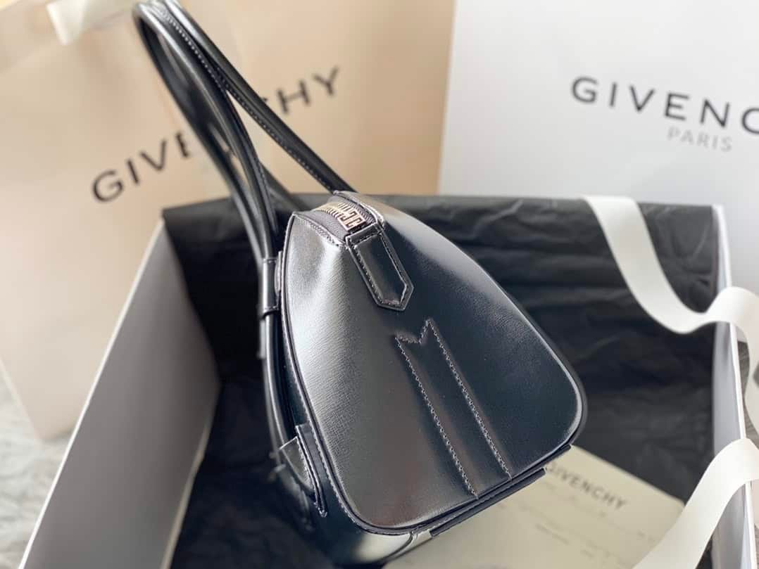 Givenchy Antigona Calfskin Handbag - Black 54080 | Sandra Bags - Image 4