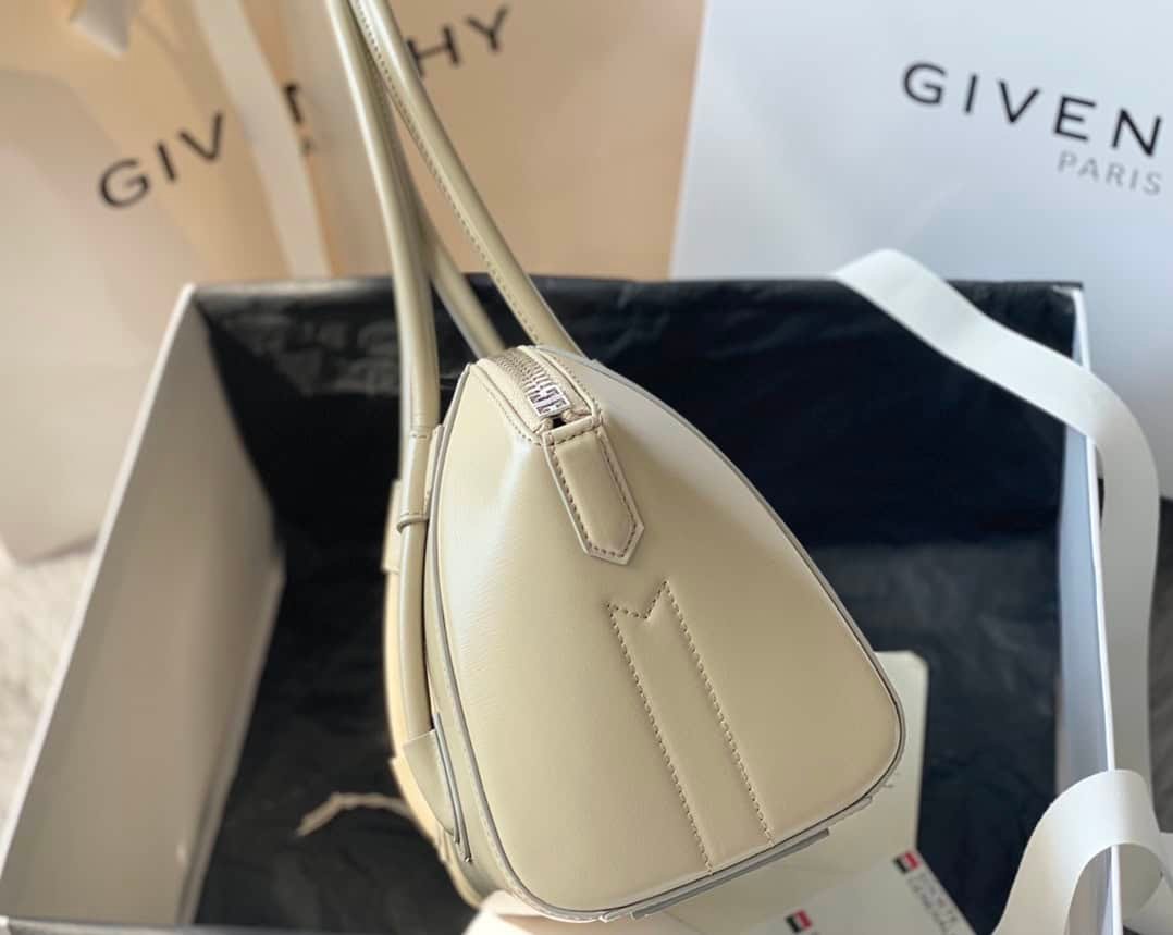 Givenchy Antigona Calfskin Handbag - Cream 83122 | Sandra Bags - Image 4