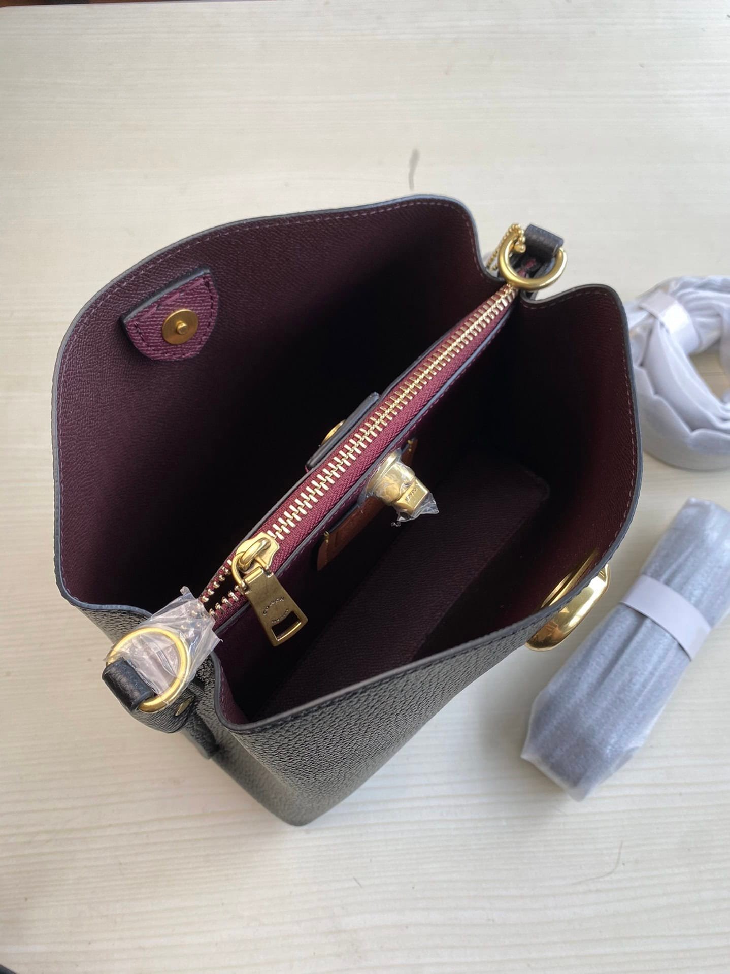 Coach Willow Bucket Small Bucket Bag - Black 32925 | Sandra Bags - Image 2