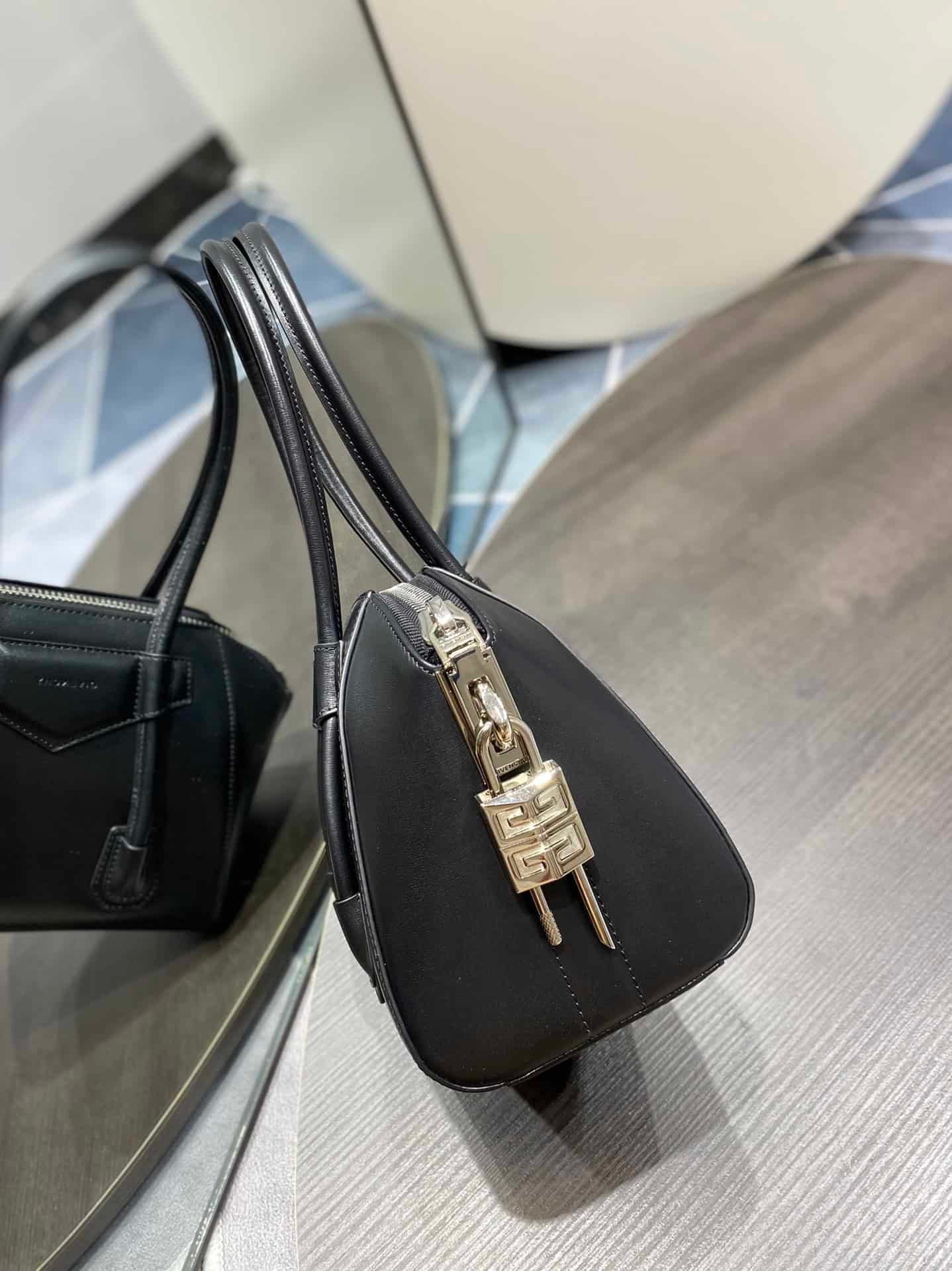 Givenchy Antigona Handbag - Black 77843 | Sandra Bags - Image 5