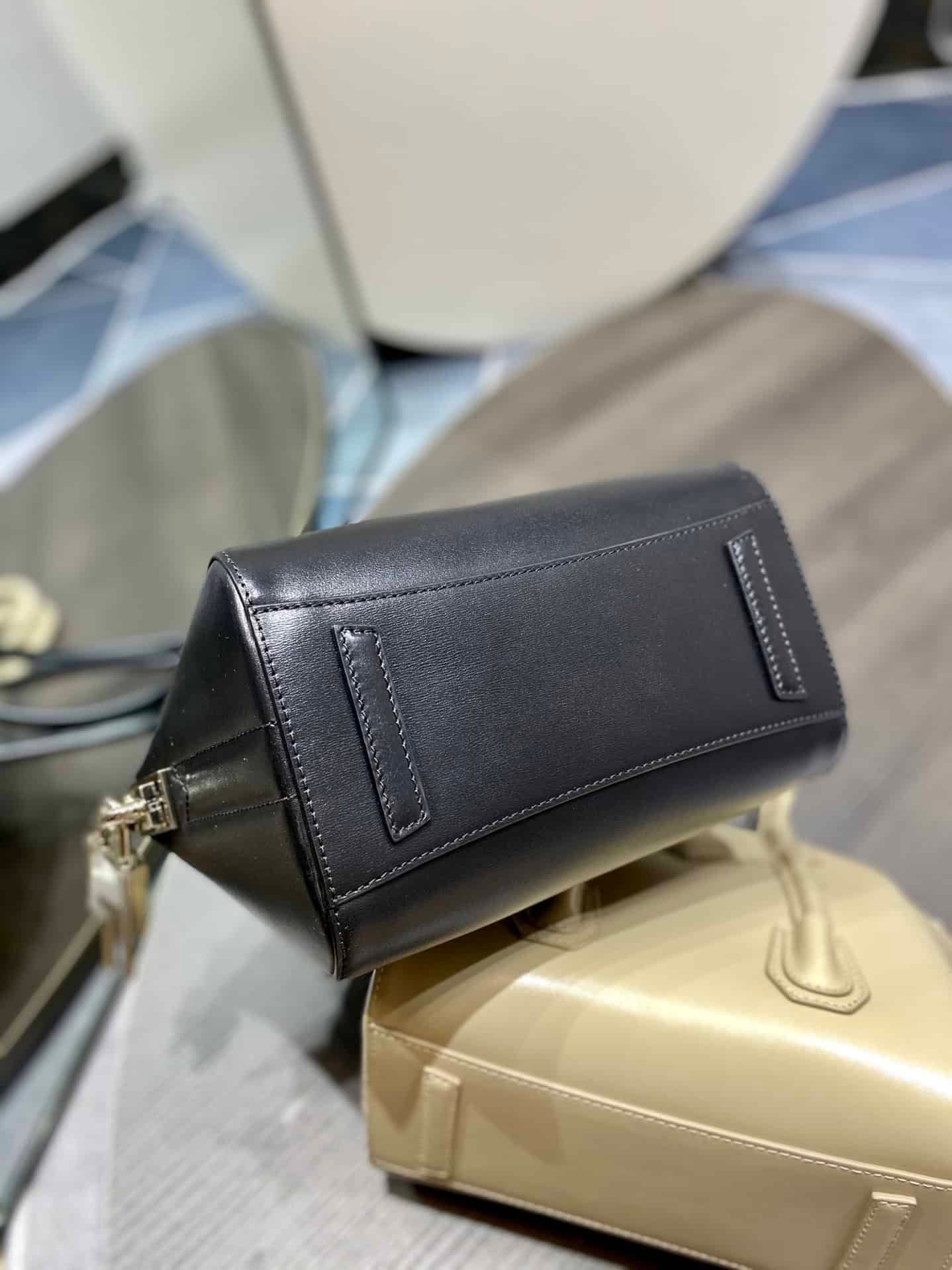 Givenchy Antigona Handbag - Black 77843 | Sandra Bags - Image 4