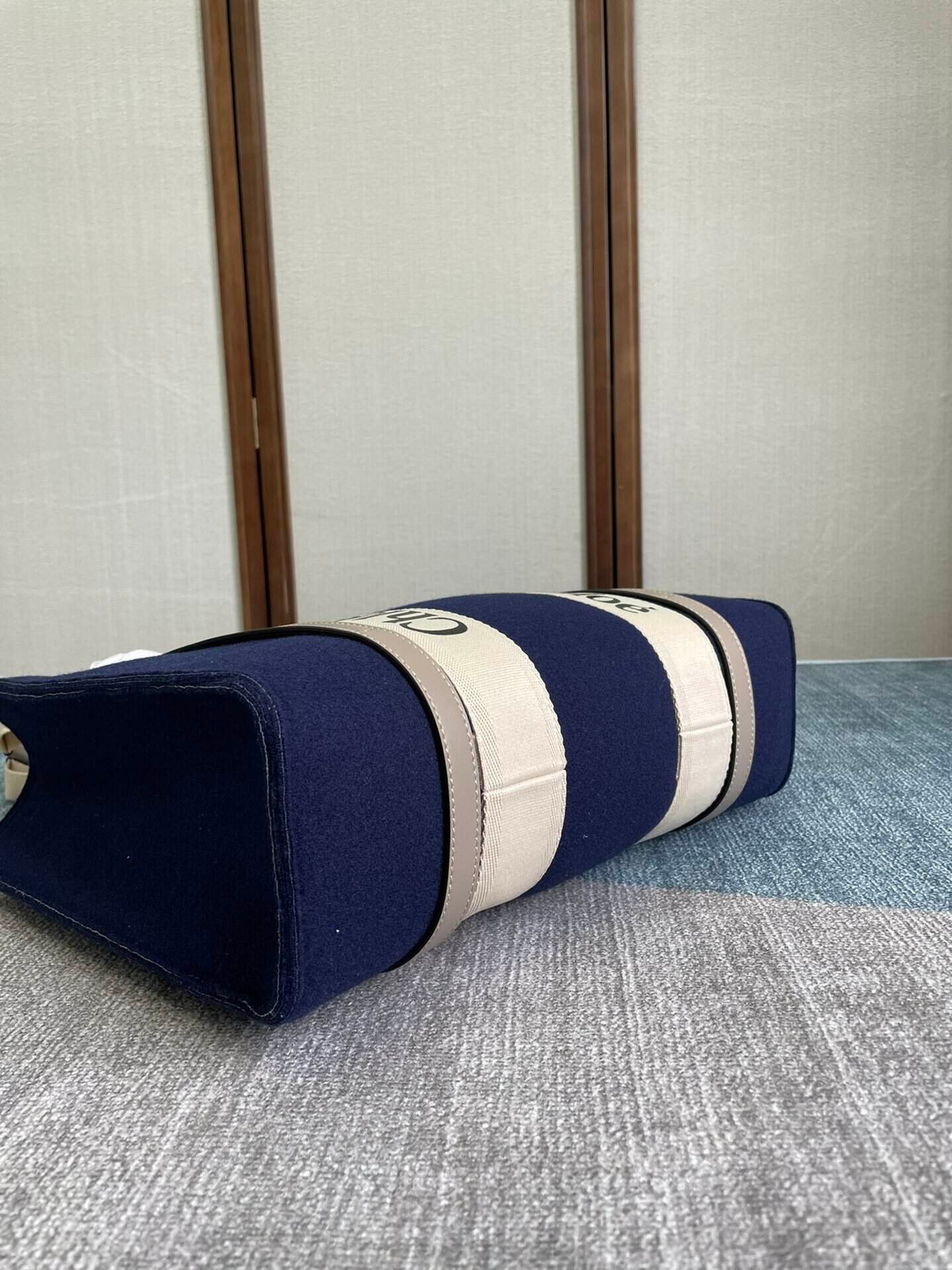 Chloe Woody Medium Tote Bag - Blue 84555 | Sandra Bags - Image 4