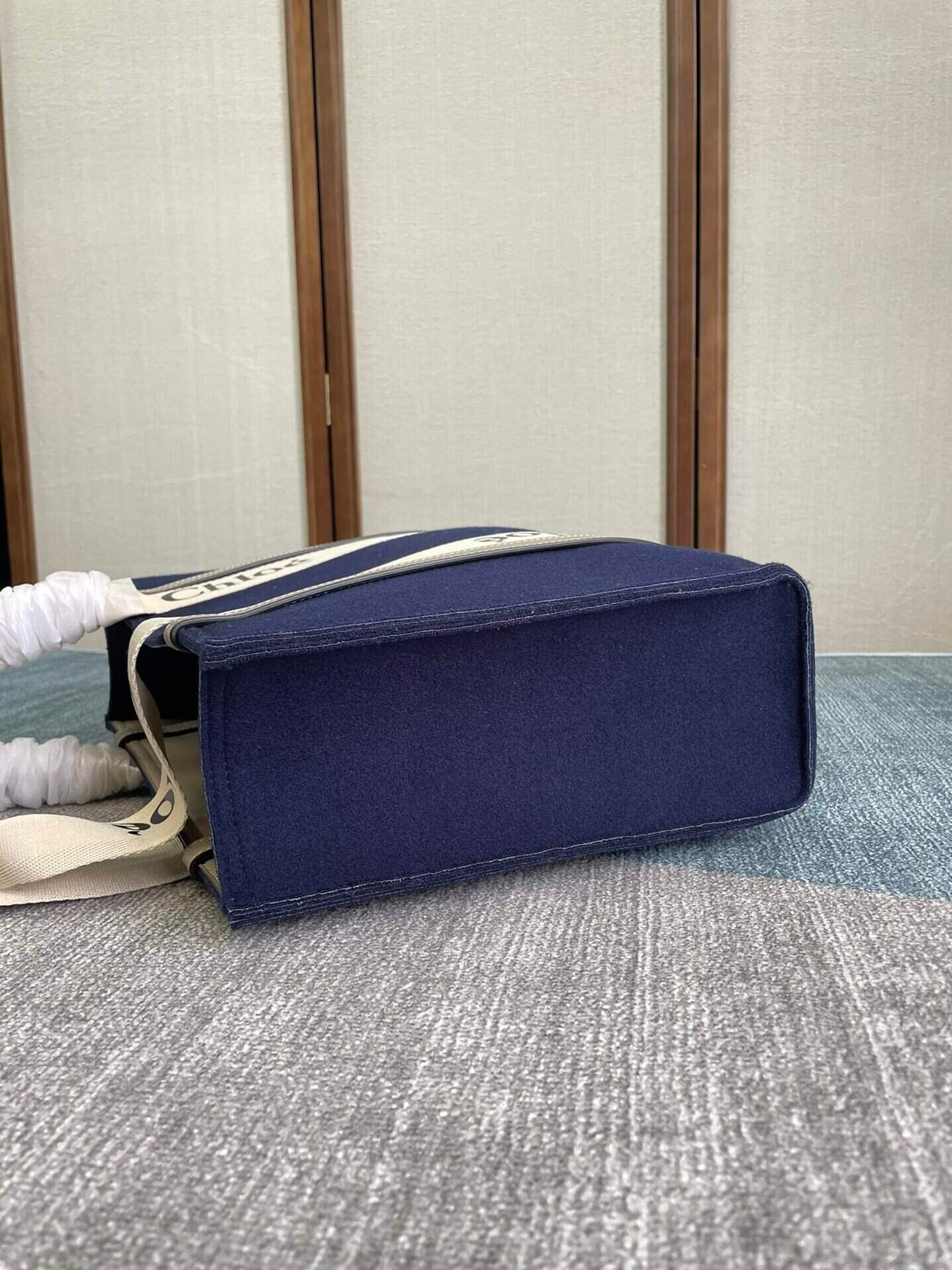 Chloe Woody Medium Tote Bag - Blue 84555 | Sandra Bags - Image 3