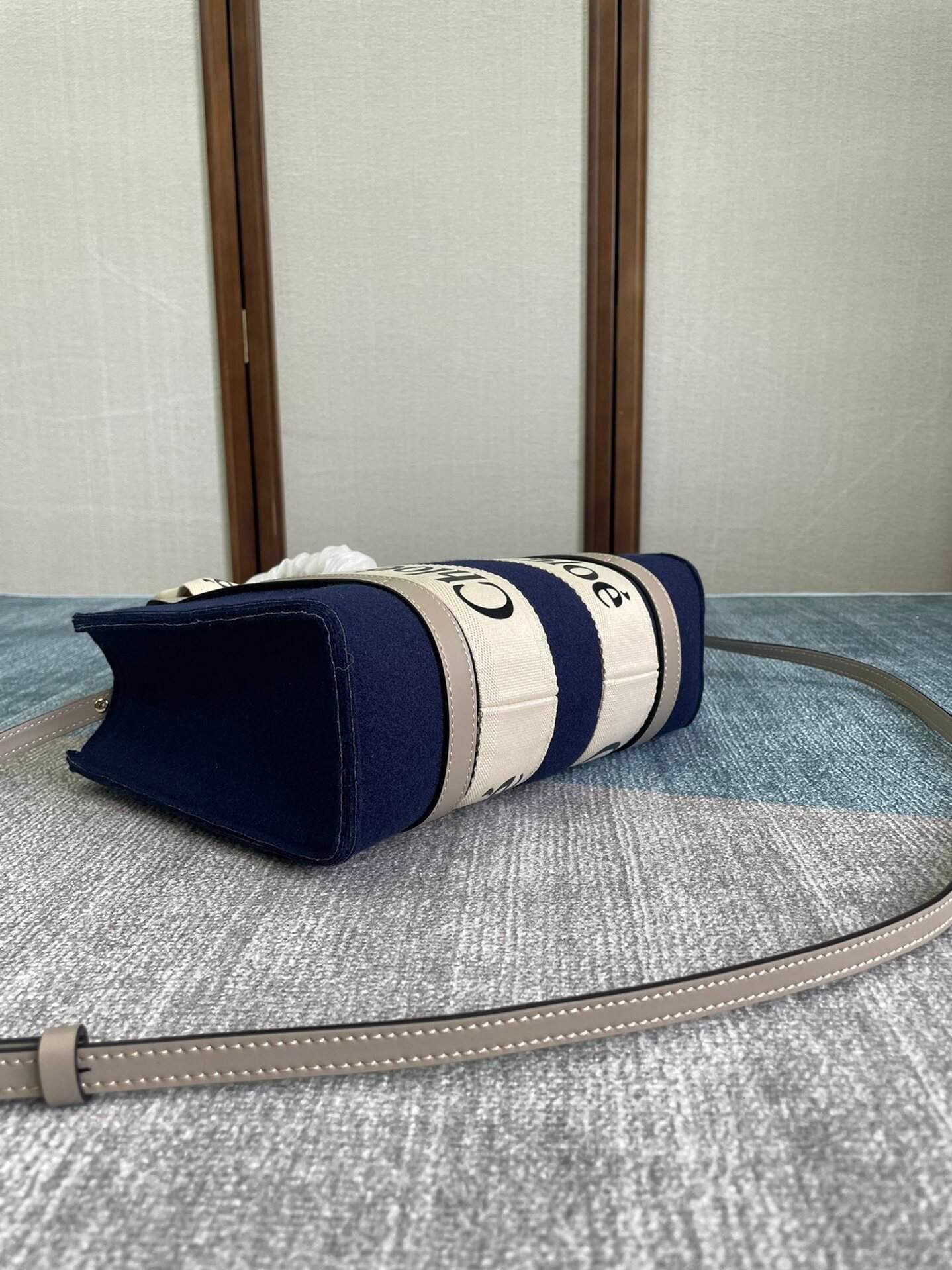 Chloe Woody Small Tote Bag - Blue 35503 | Sandra Bags - Image 4