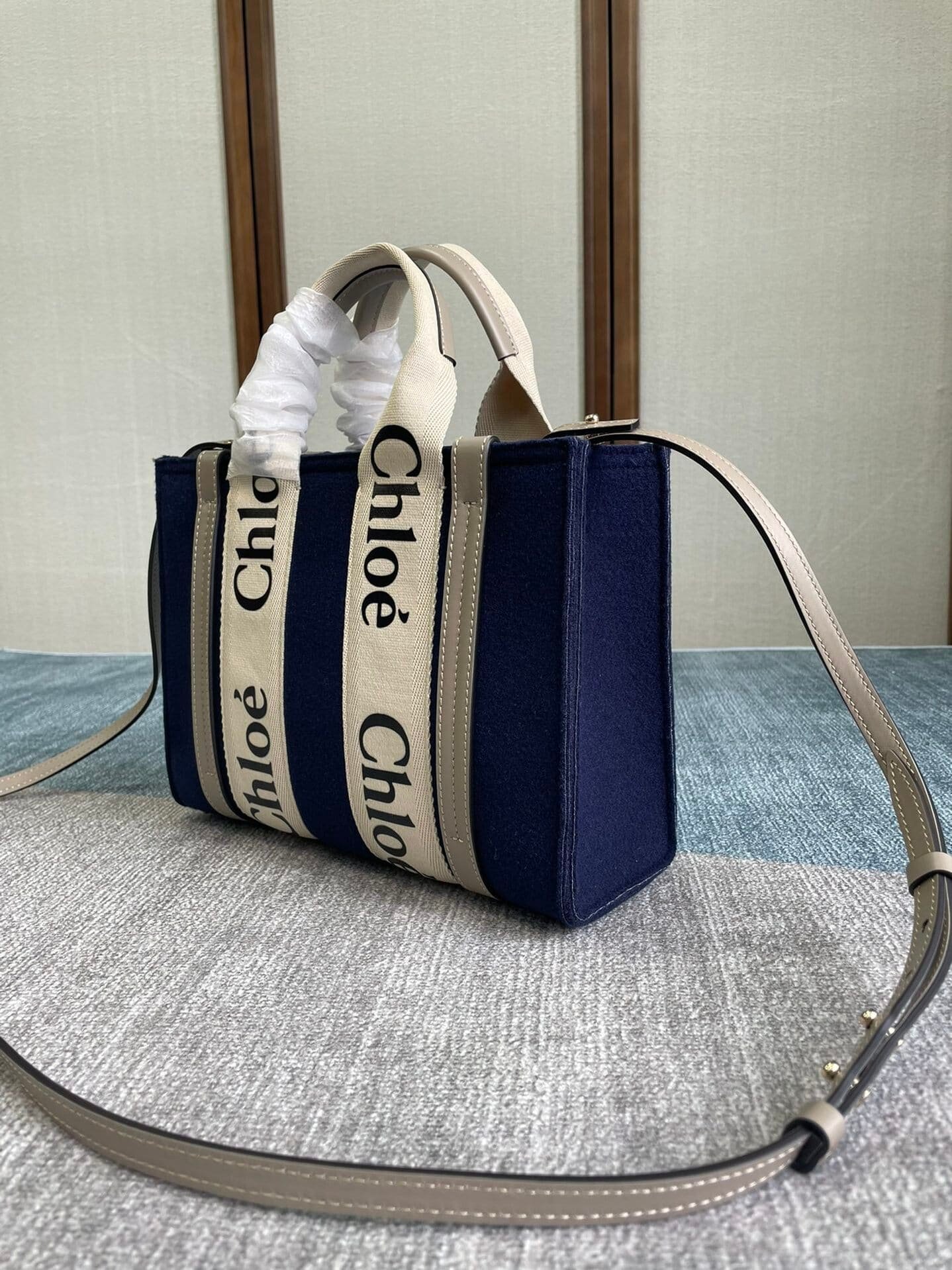 Chloe Woody Small Tote Bag - Blue 35503 | Sandra Bags - Image 5