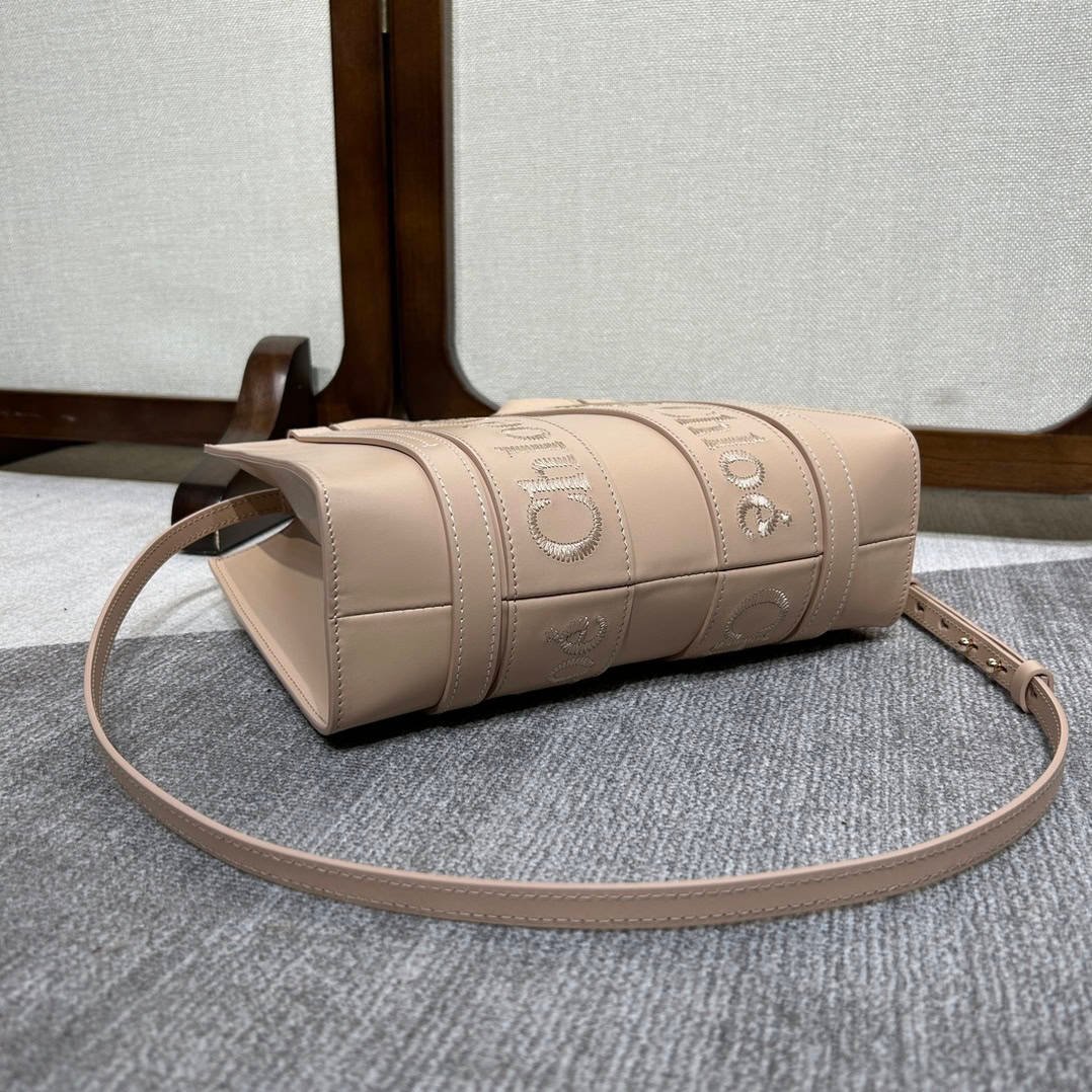 Chloe 22S Woody Small Tote Bag - Cream 65104 | Sandra Bags - Image 4