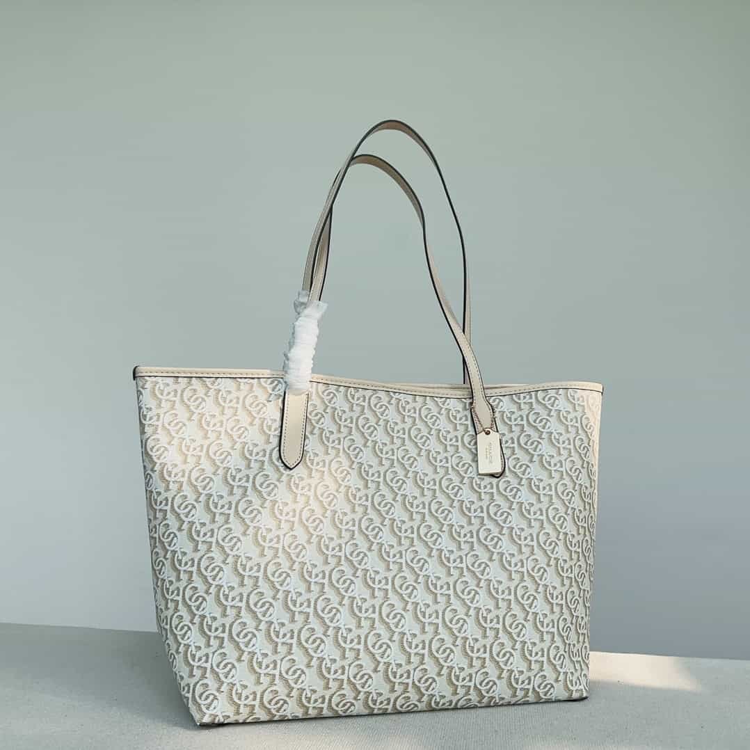 Coach City Buckle Design Tote Bag - White 94402 | Sandra Bags - Image 4