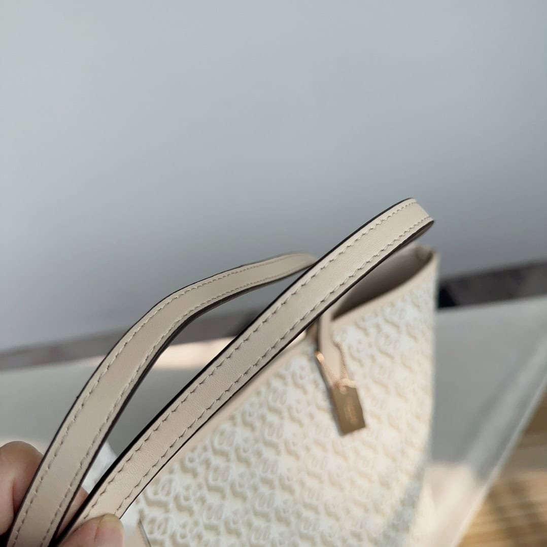 Coach City Buckle Design Tote Bag - White 94402 | Sandra Bags - Image 3