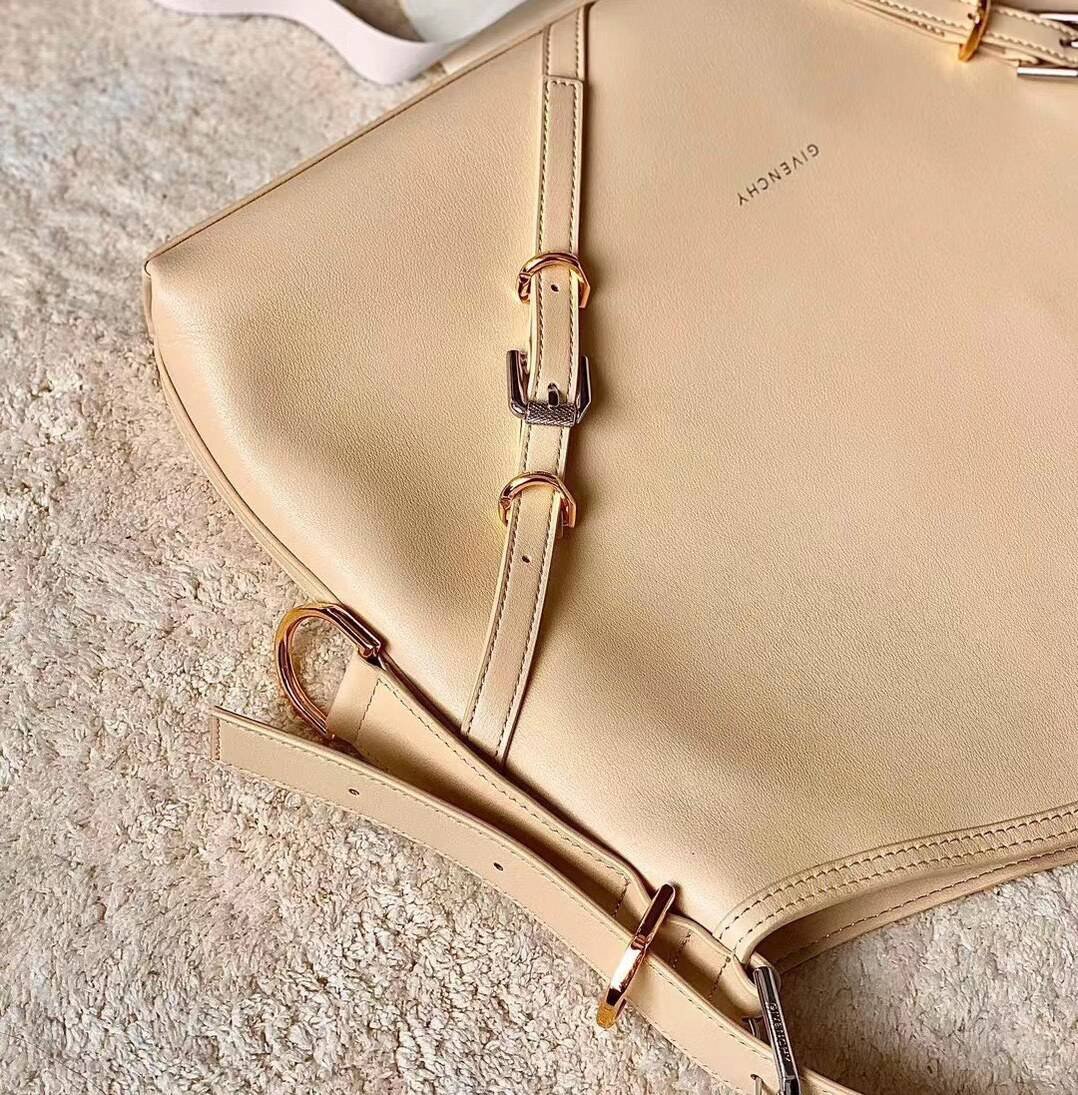 Givenchy Voyou Medium Underarm Bag - Cream 39211 | Sandra Bags - Image 4
