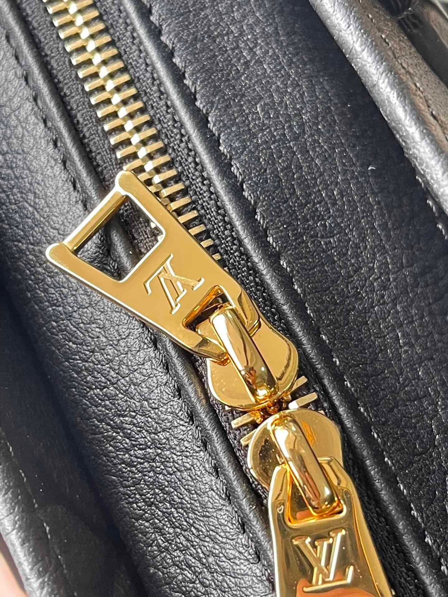 Louis Vuitton Onthego East West Handbag - Black 14976 | Sandra Bags - Image 3