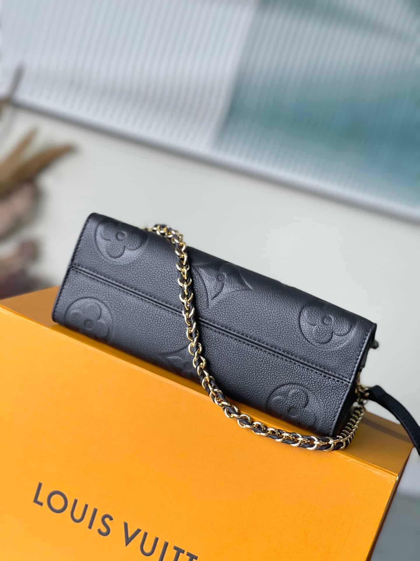 Louis Vuitton Onthego East West Handbag - Black 14976 | Sandra Bags - Image 2