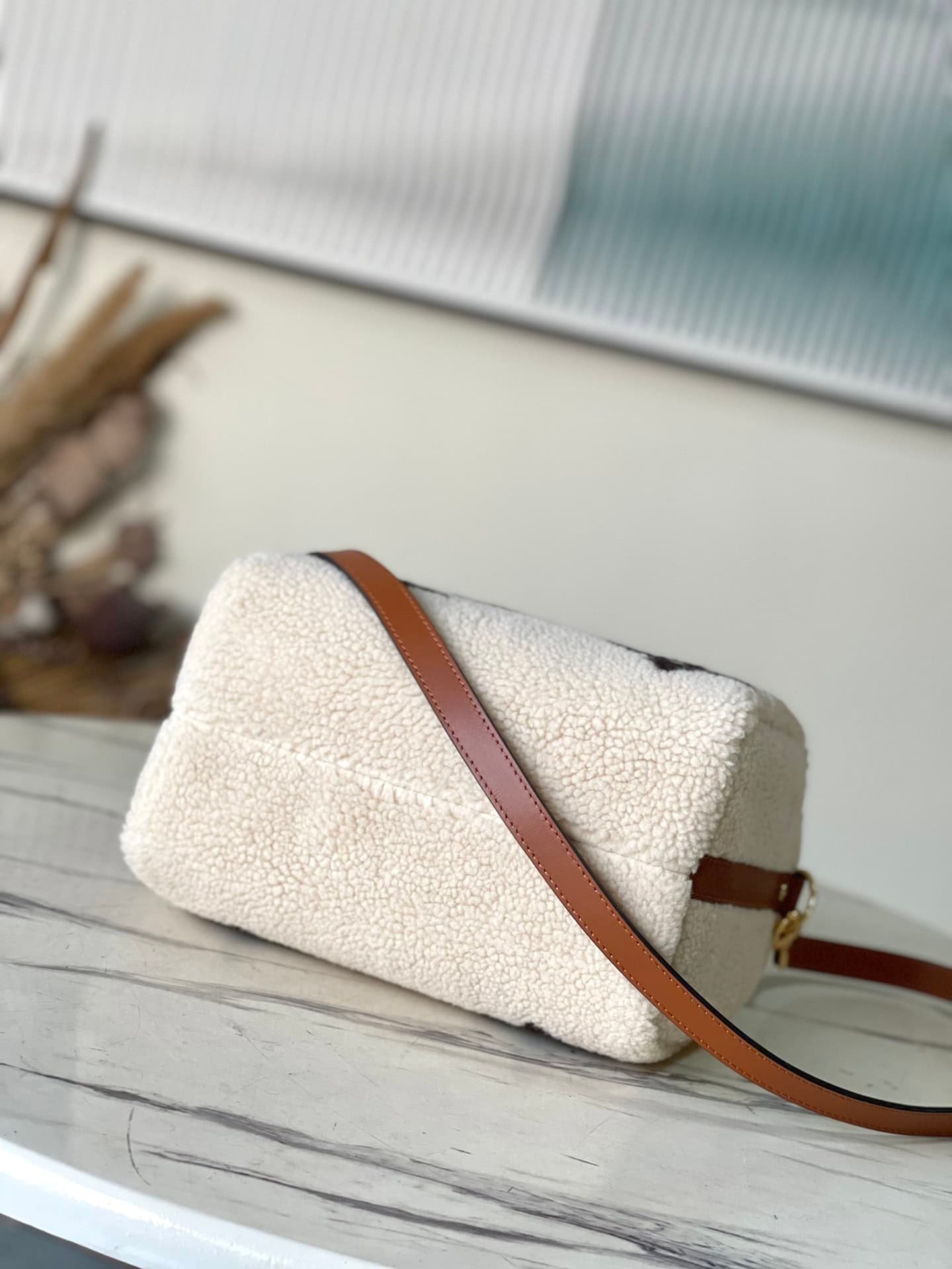 Louis Vuitton Speedy Bandouliere 25 Shearling Handbag - White 26856 | Sandra Bags - Image 2