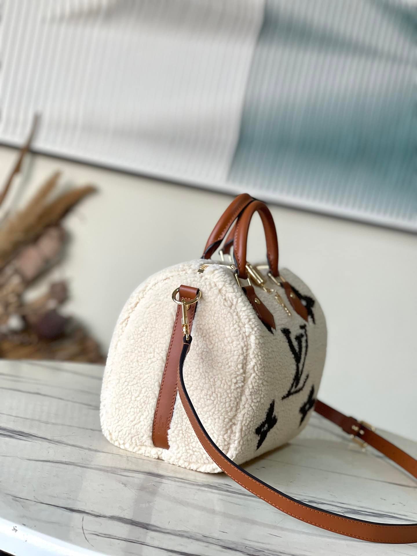 Louis Vuitton Speedy Bandouliere 25 Shearling Handbag - White 26856 | Sandra Bags - Image 5