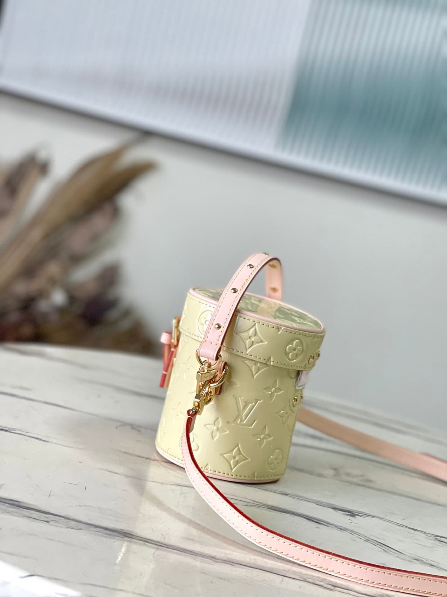 Louis Vuitton Astor Handbag - Yellow 58034 | Sandra Bags - Image 3