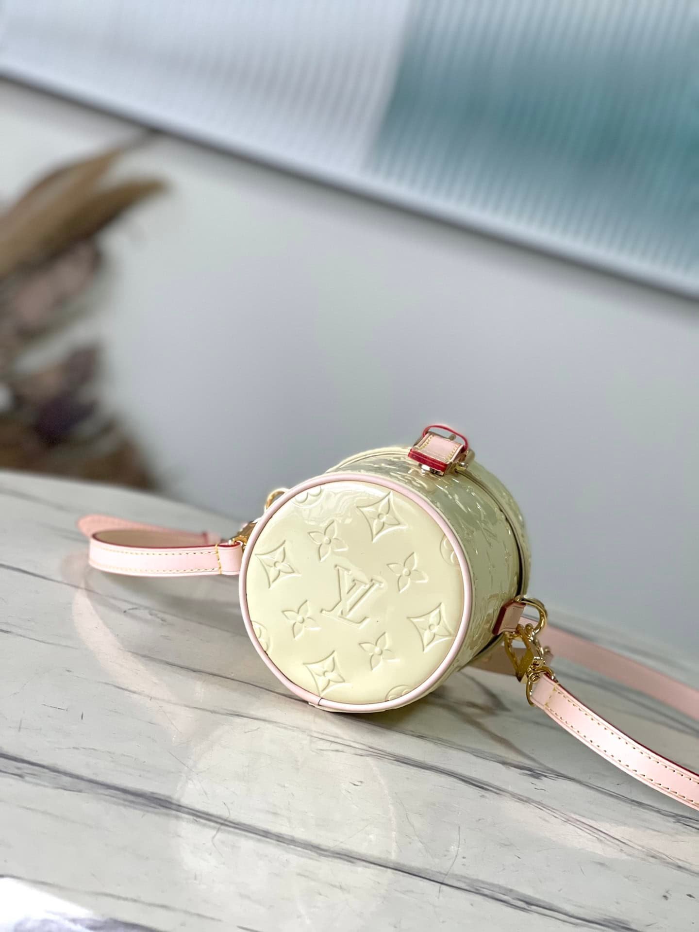 Louis Vuitton Astor Handbag - Yellow 58034 | Sandra Bags - Image 4