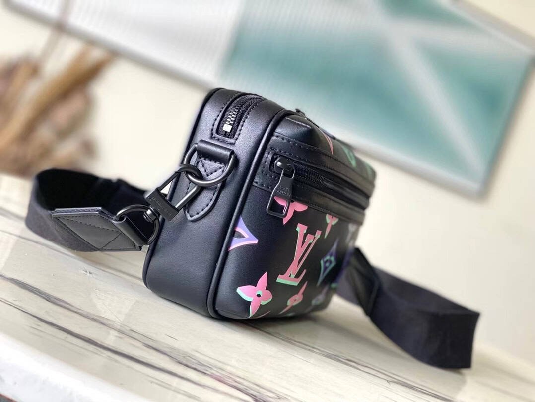 Louis Vuitton Comt Small Messenger Bag 44505 | Sandra Bags - Image 5