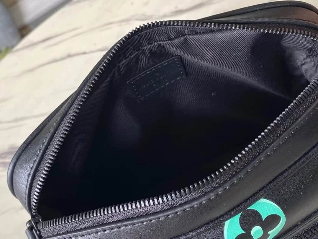 Louis Vuitton Comt Small Messenger Bag 44505 | Sandra Bags - Image 2