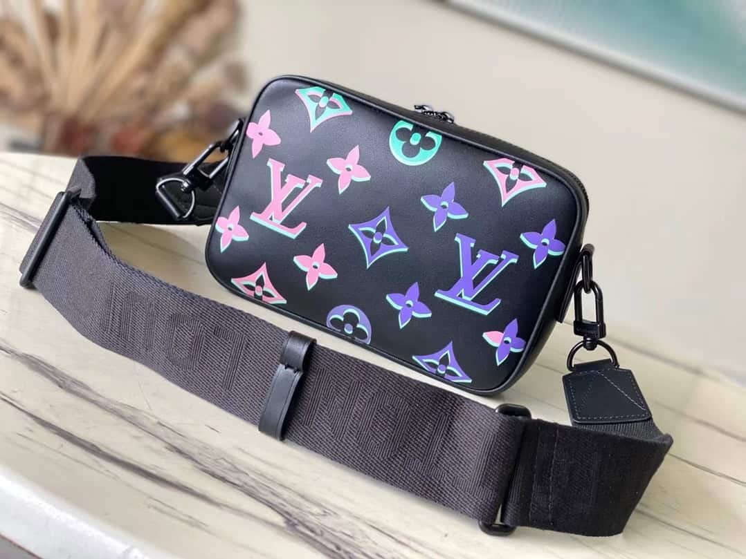 Louis Vuitton Comt Small Messenger Bag 44505 | Sandra Bags - Image 4