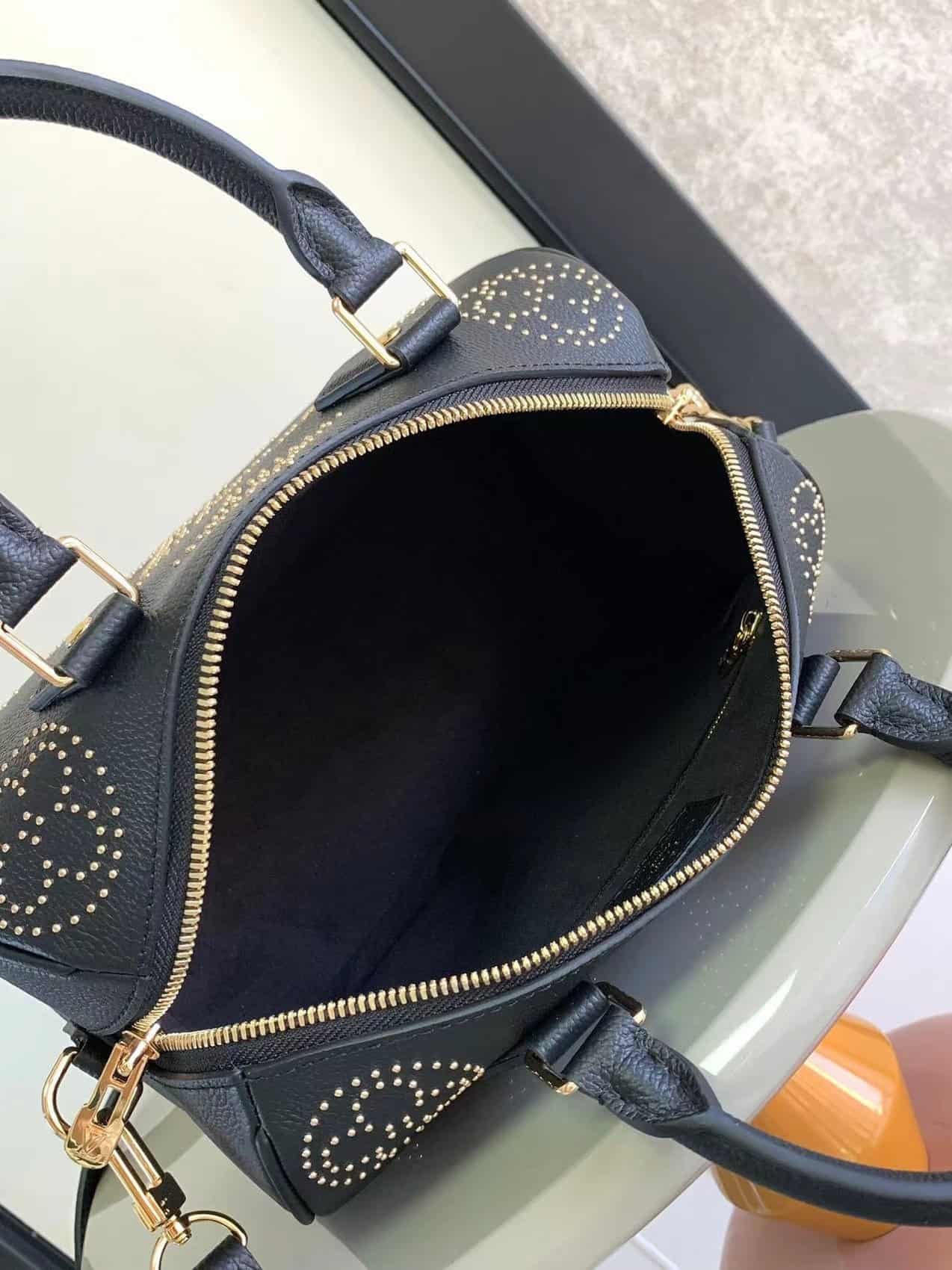 Louis Vuitton Speedy Bandoulière 25 Handbag - Black 76915 | Sandra Bags - Image 2