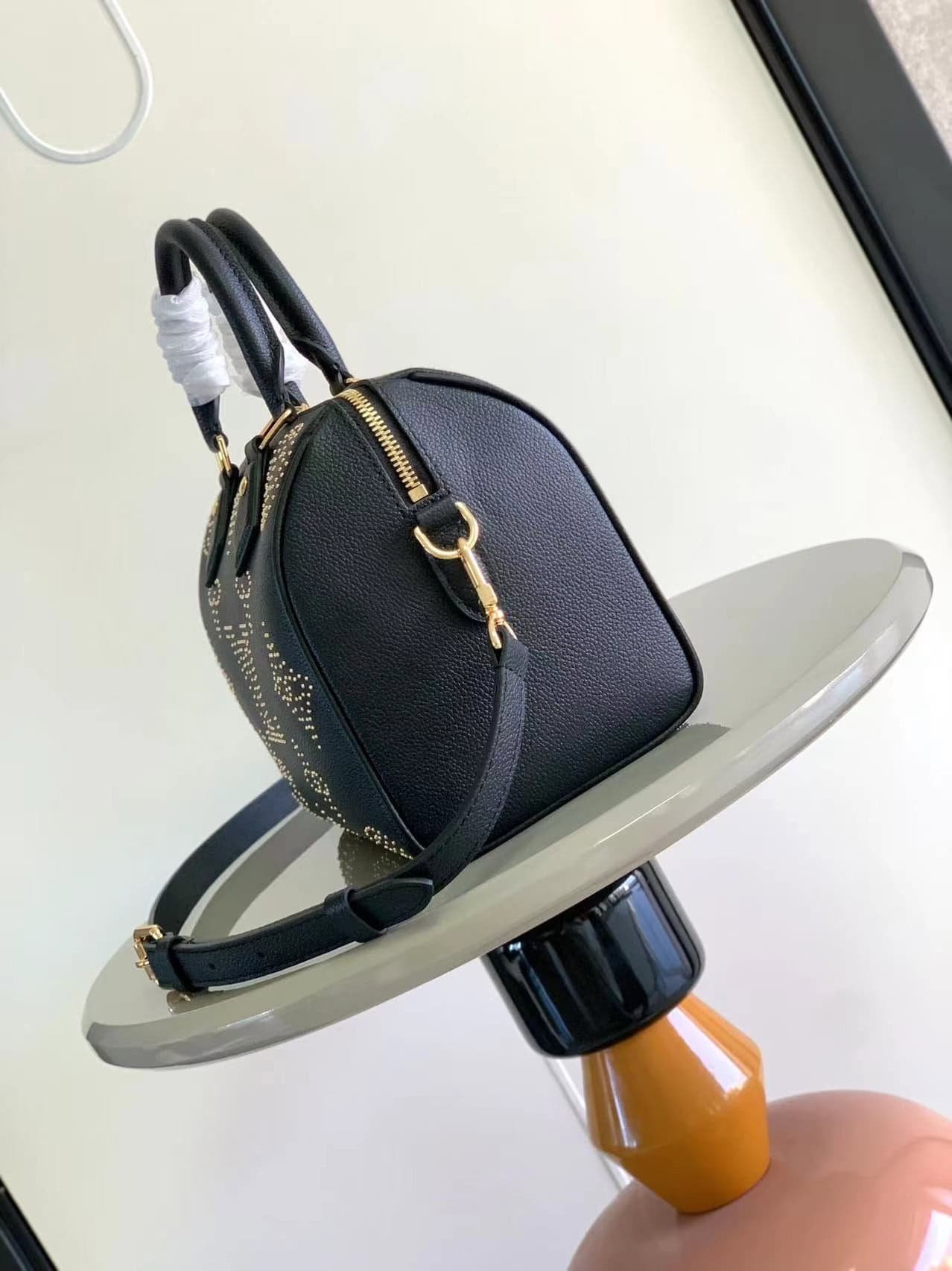 Louis Vuitton Speedy Bandoulière 25 Handbag - Black 76915 | Sandra Bags - Image 4